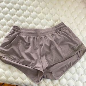 Lululemon Hotty Hot 2” inseam